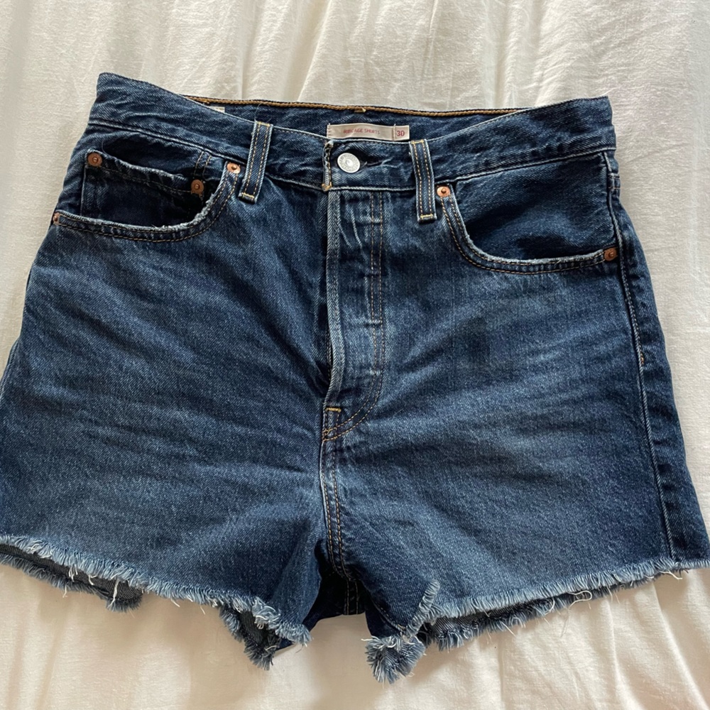Levi’s Ribcage shorts